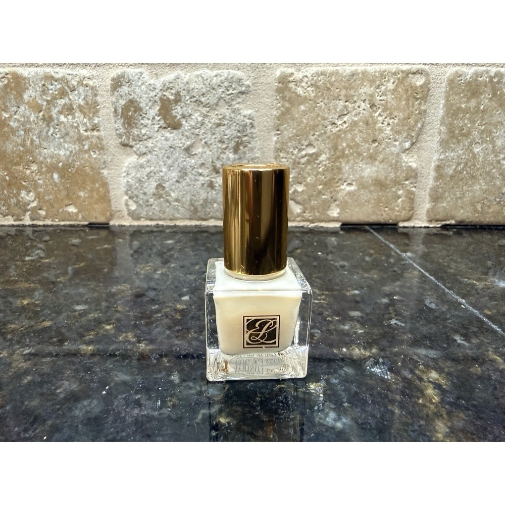 Estee Lauder Pure Color Nail Polish Lacquer WHITE PETAL 10 0.17 fl oz 5ml‎
